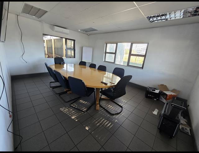 997M² WAREHOUSE TO LET IN JET PARK